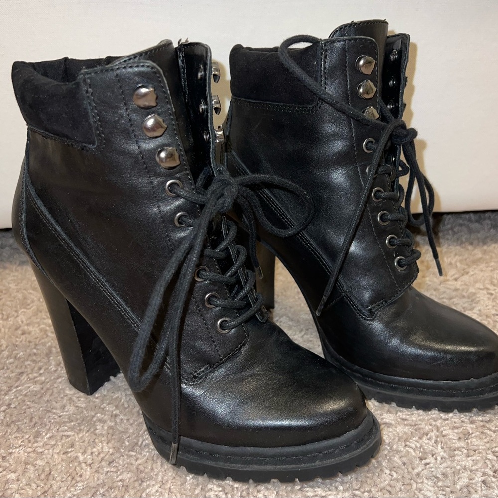 BCBG BLACK ANKLE BOOTS 7.5